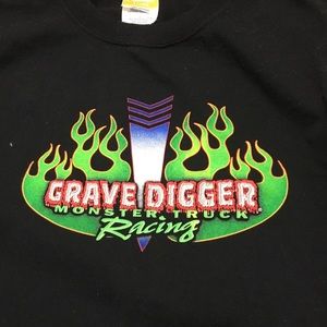 2000 Gravedigger Monster truck graphic tee